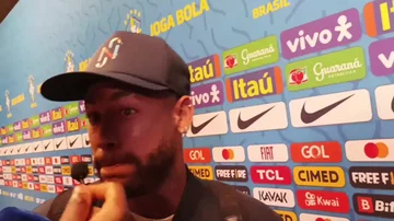 Neymar sagt nicht ein Wort, wenn er über den Bericht mit Mbbape fragte.