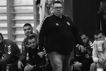 Regierungs-Teambus bekannt in Kosovo plötzlich stirbt