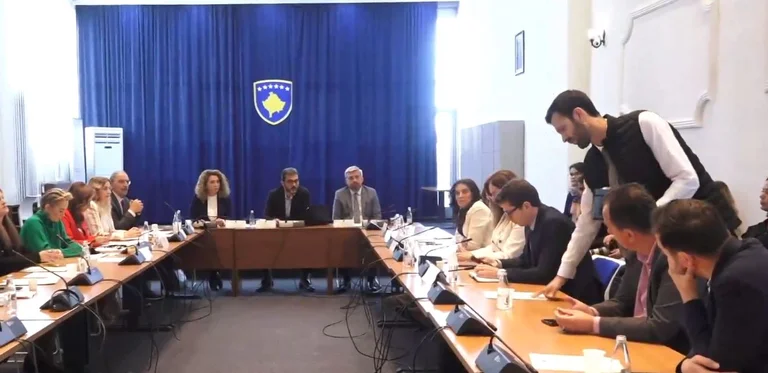 Debati SBASHK-Qeveri: Gola s’e lë Eman Rrahmanin të flasë për grevën, ky e lëshon komisionin