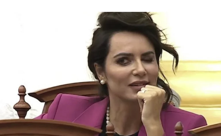 Momenti viral: Kujt po ia bën me sy Grida Duma në Kuvend?