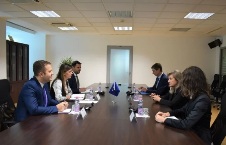 Trendafilova dje tha se “Këtë vit s’vij në Kosovë”, sot ajo ndodhet në Prishtinë