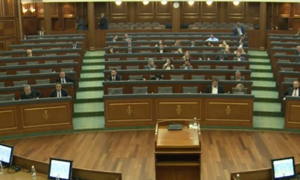 PDK prezanton rezolutën për ndërprerje të grevës, s’ka kuorum për miratim