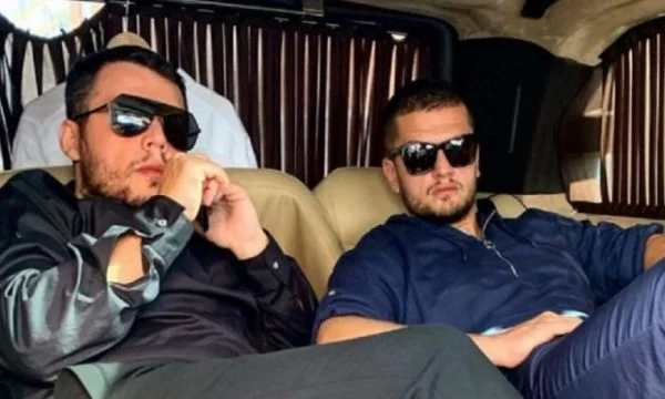 Momenti kur ndiqet me kallashnikov, Dekorim Sahiti, vëllai i dizajnerit kosovar (VIDEO)