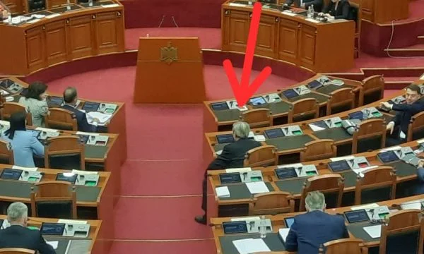Sali Berisha në ulësen e PS’së, tregon pse e bëri