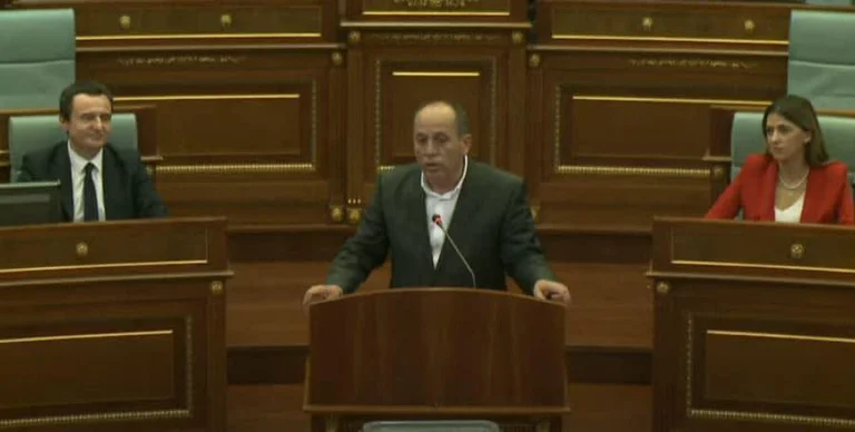 Shala – Kurtit: Merre edhe Ministrinë e Arsimit siç e more të Shëndetësisë, por zgjidhe problemin