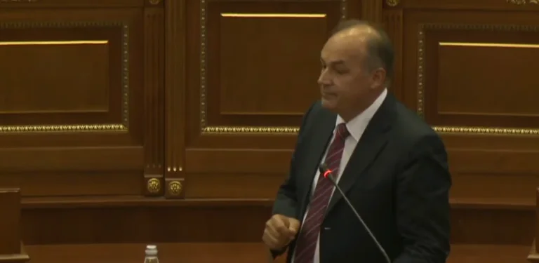 Hoxhaj – Kurtit: Pse me Vuçiqin bëre marrëveshje private – feudale, e Rrahman Jasharajn po e trajton kështu?