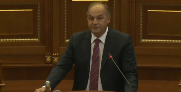 Hoxhaj: Mos e luaj të fortin me Sindikatat, mos u mundo t’i nënshtrosh