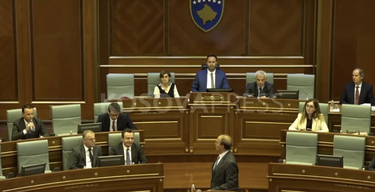 Kokaj sqaron pasojat e grevës me neuroshkencë: Kurti s’e dëgjon, Periskopi arrin t’ia transkriptojë 396 fjalë
