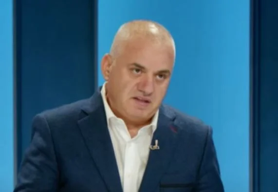 Gazetari Hoxha: Atentati ndaj Kurtit balonë dhe histori e stisur, Prekë Kodra është gjuetar