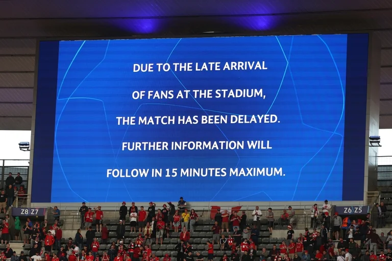 Finalja Liverpool – Real Madrid filloi me vonesë, thuhet se UEFA e planifikoi tollovinë jashtë stadiumit ‘Stade De France’