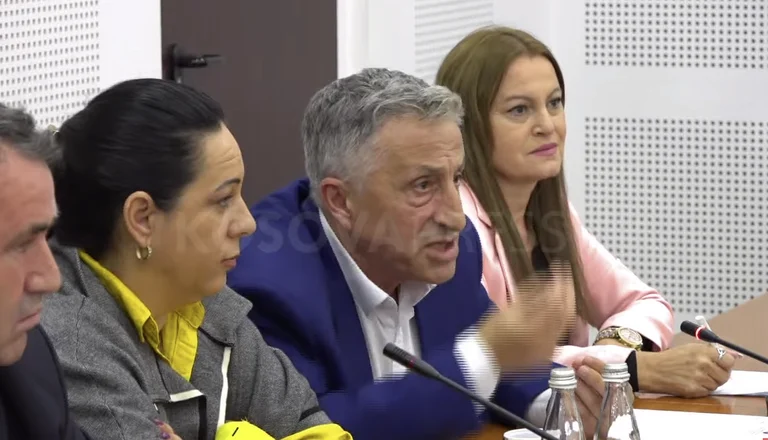 Jasharaj: Me ia pas çu Presidentit Biden 82 kërkesa do t’i ndante 5 minuta për ne – 82 sosh ia bëmë Kurtit para grevës