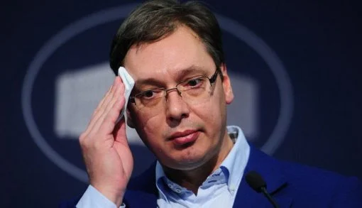 Vuciq avverte le dimissioni dal presidente dopo le tensioni in Serbia