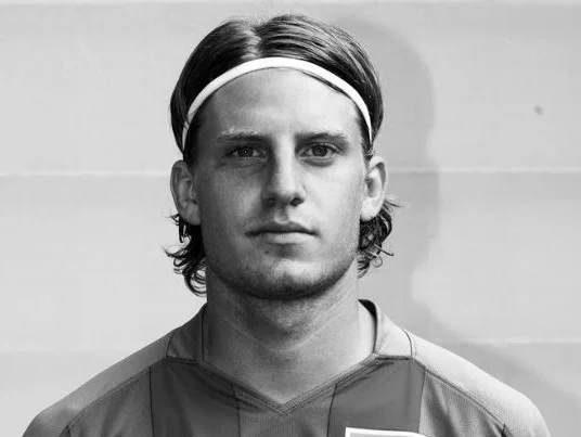 Si è ritirato dal calcio due anni fa: Ex capitano di Basilea Changes Lives a 34