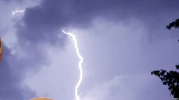 Here's what you have to do when the thunder starts while you're driving