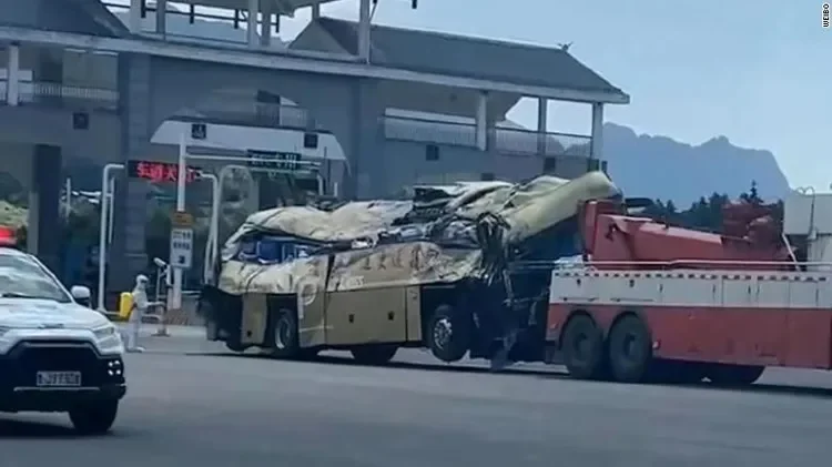 China: Bus accident with citizens being quarantined, 27 dead.