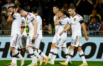 Das Personal und Man United Spieler wurden von Essen schwer vergiftet, 12 von ihnen in schwerem Zustand