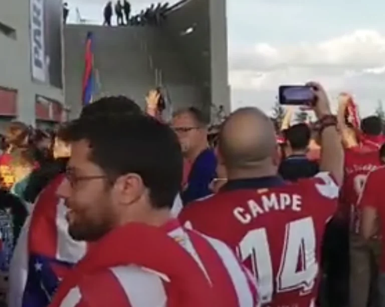 Il razzismo non si ferma nel calcio.