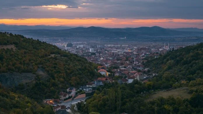 Gjykatat serbe nisin fushatë kundër zyrtarëve shqiptarë në Luginë, i akuzojnë për shkelje të ligjit