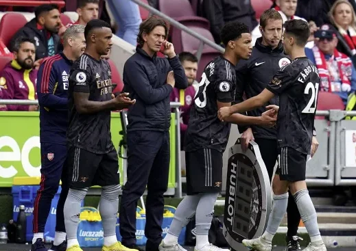 La storia del 15enne Arsenal che ha debuttato oggi in Premierliga, che era davanti a lui la giovane lega inglese