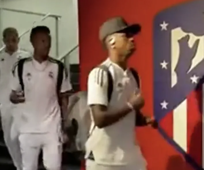 Cameras capture the interesting gesture of Winnicius before the match against Atletico Madrid