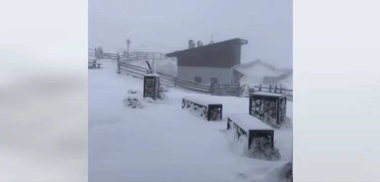 Snow arrives early in Italy (Video)