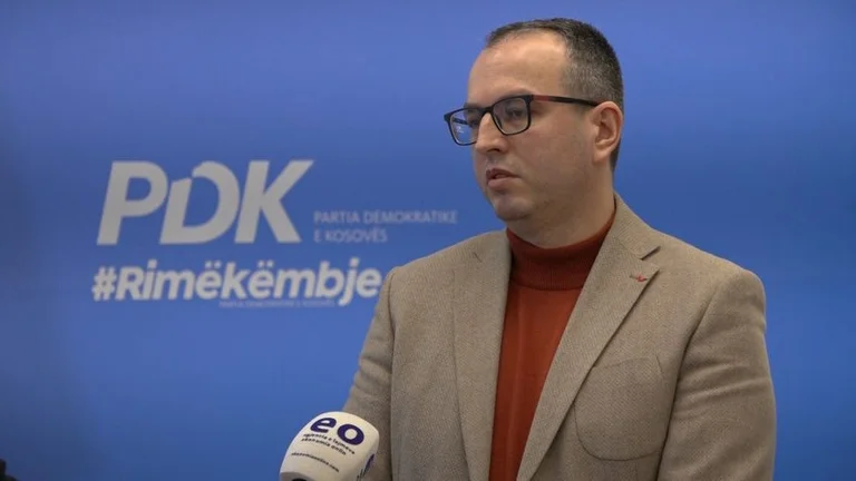 Gjoshi: Kurti po refuzon të dëgjojë raportimin e Simmons, veprimet kundër EULEX vetëm shtihim i neveritshëm