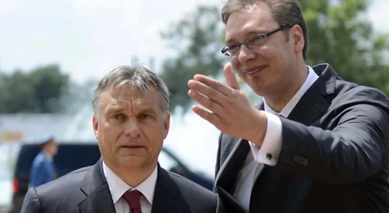 Le Premier ministre hongrois en Serbie Vuciq décerne l'Ordre de la République de Serbie