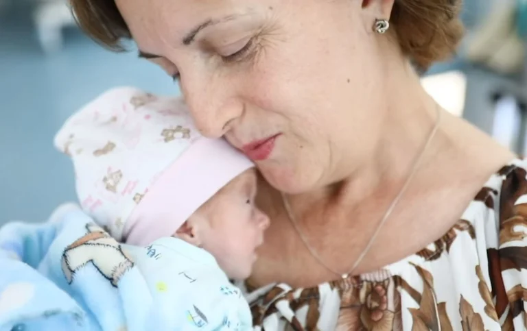 52-year-old nurse from Pristina becomes mother for the first time (Video)
