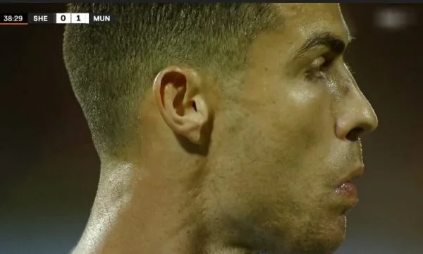 Ronaldo bekommt das erste Tor in dieser Saison für United, markiert durch Strafe