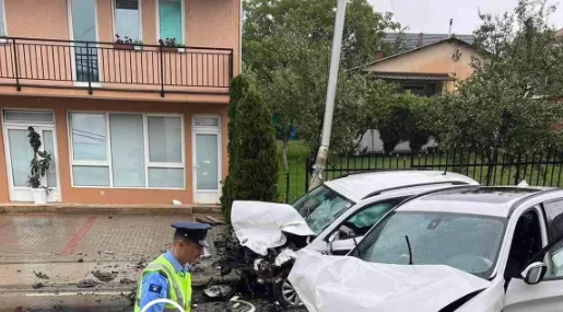 Taxi car and another become a boom in Pristina, a wounded person