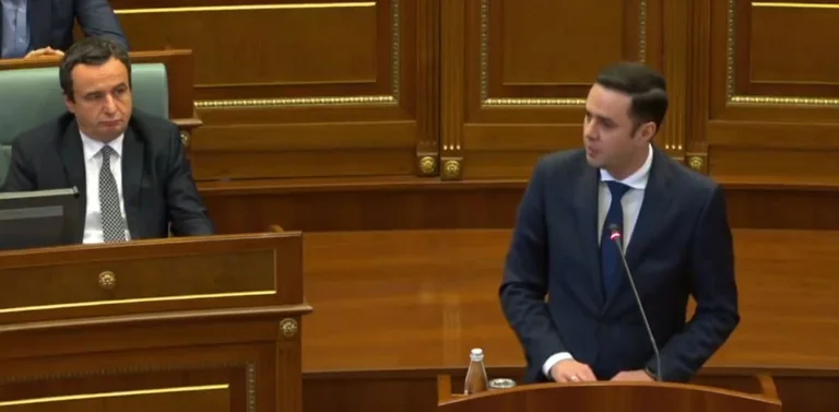 Abdixhiku – Kurtit: Kur gjërat janë qetë, merr zemër si luan, por bëhet kopshtar kur është gjithandej i rrethuar me krizë