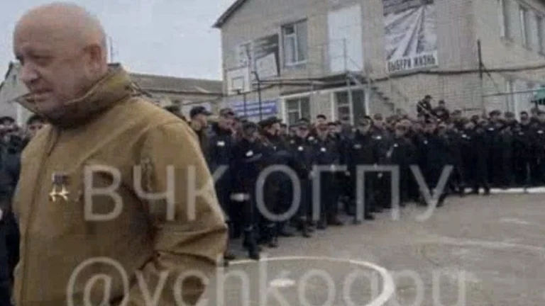 Russian Army in military crisis: Wagner Group head filmed attempting to recruit prisoners