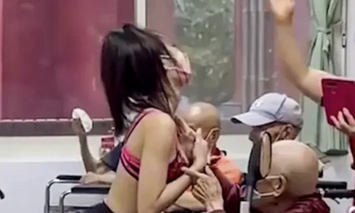 Strippers enjoy elderly ones at Taiwan's nursing home