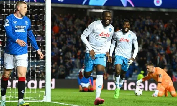 Napoli declassa i Rangers a Glasgow, Scozia