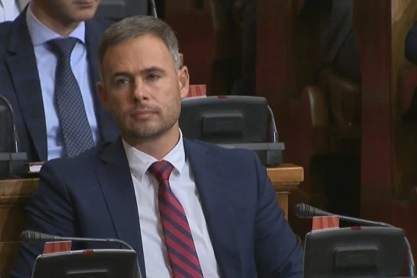 Serbian MP struck Vuciki's eye: Kosovo Serbs threatened and tortured by Radojkiqi