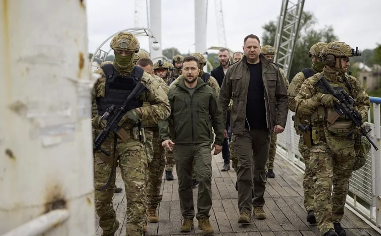 Zelensky visite Izyum: Résidents de Crimée, à venir