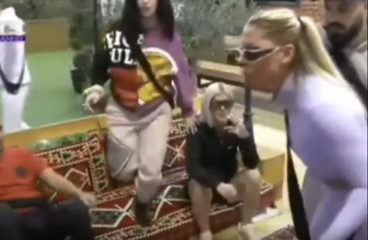 “Turn your mouth off like a chicken”, releases the next vulgar video of “It's my Home”
