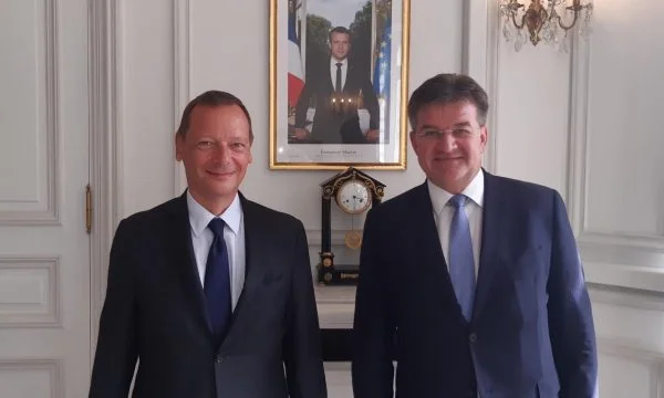 Lajcak in Paris, meets Macroni's dialogue adviser, shows what they're talking about