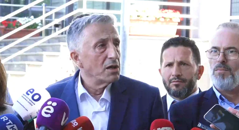 Jasharaj: Estábamos dispuestos a comprometernos, Kurt permaneció en su posición.