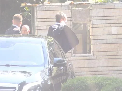 Kurt à une rencontre sans précédent avec Eddie Rama: Dix photos de Vila 30л