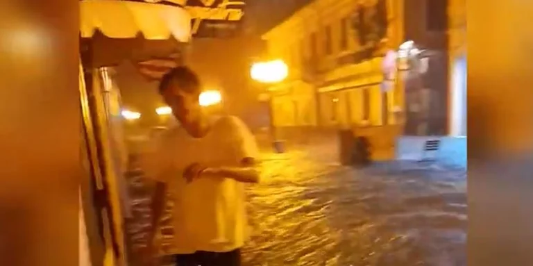 Nach Regen Regen wird Shkodra Wasser