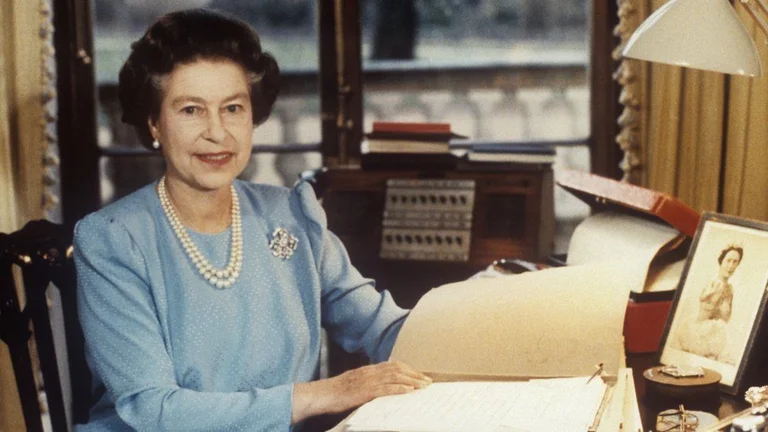 Confessione del Kosovo per incontrare la regina Elisabetta