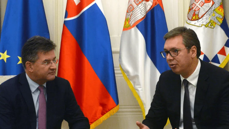 Lajcak, deux diplomates européens dans l'après-midi se rendent vers Belgrade pour rencontrer Vuciq