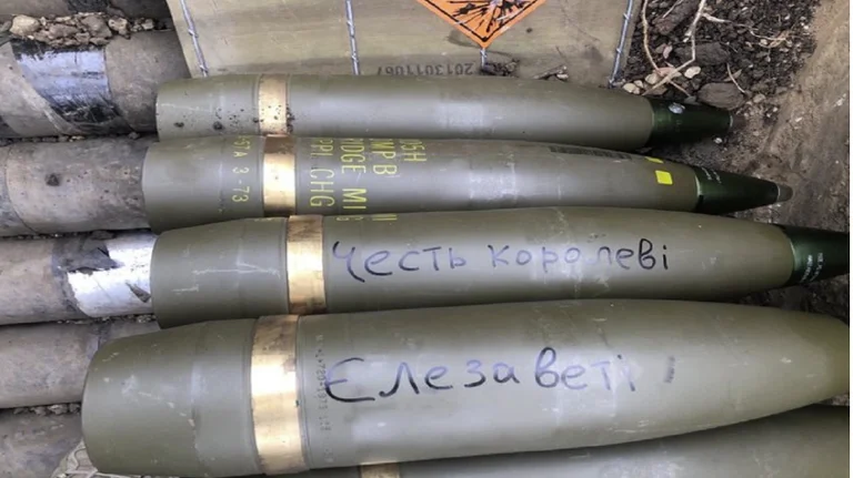 Ukrainian soldiers also honor Queen Elizabeth: Writing Messages on Missiles