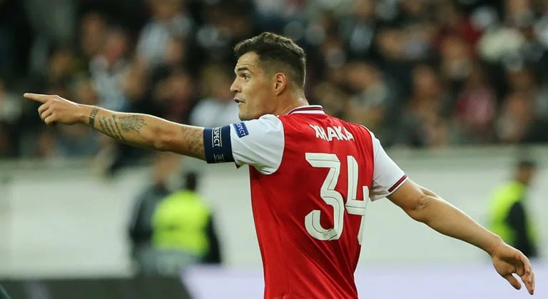 Arsenal beginnt sein Abenteuer in der Schweizer Liga Europas mit Captain Granit Jaka