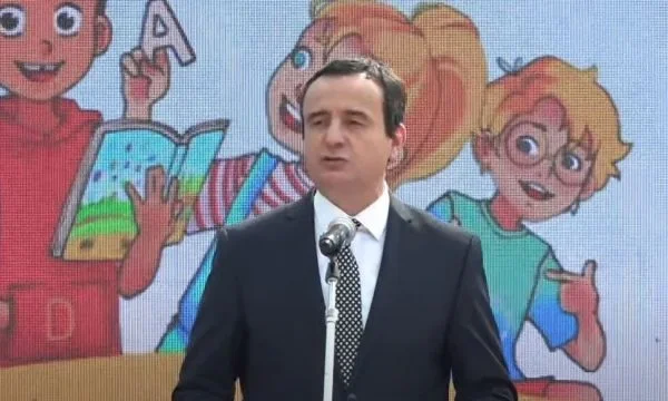 Kurt went to Gjakova to use the abbet, but he met at closed school doors