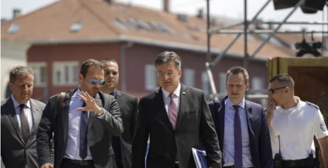 Lajcak in Kosovo tomorrow with Schelz and Macron advisers: What Analysts Say