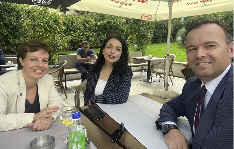 Un Peci arrabbiato: è che senza alcun capitale politico, tranne Vyosa Osmani, sono nel paese o nel governo.