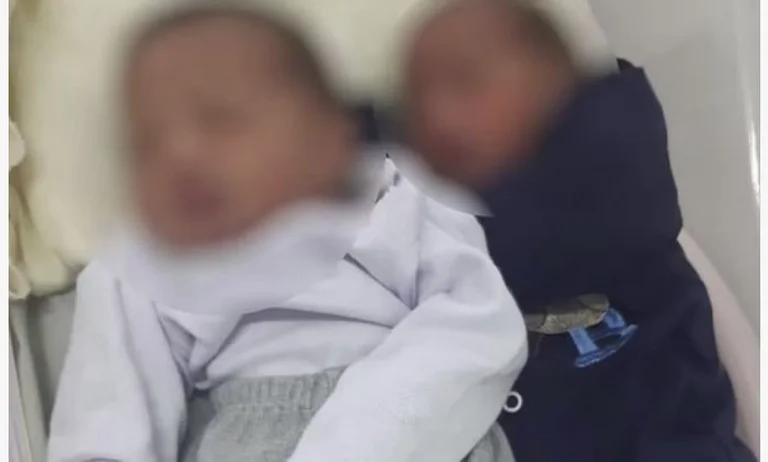 19 ans donne naissance à des jumeaux avec différents pères