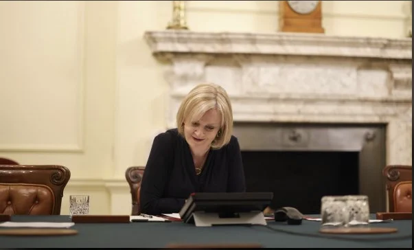 Truss va dove Johnson l'ha lasciato: conferma il supporto per l'Ucraina